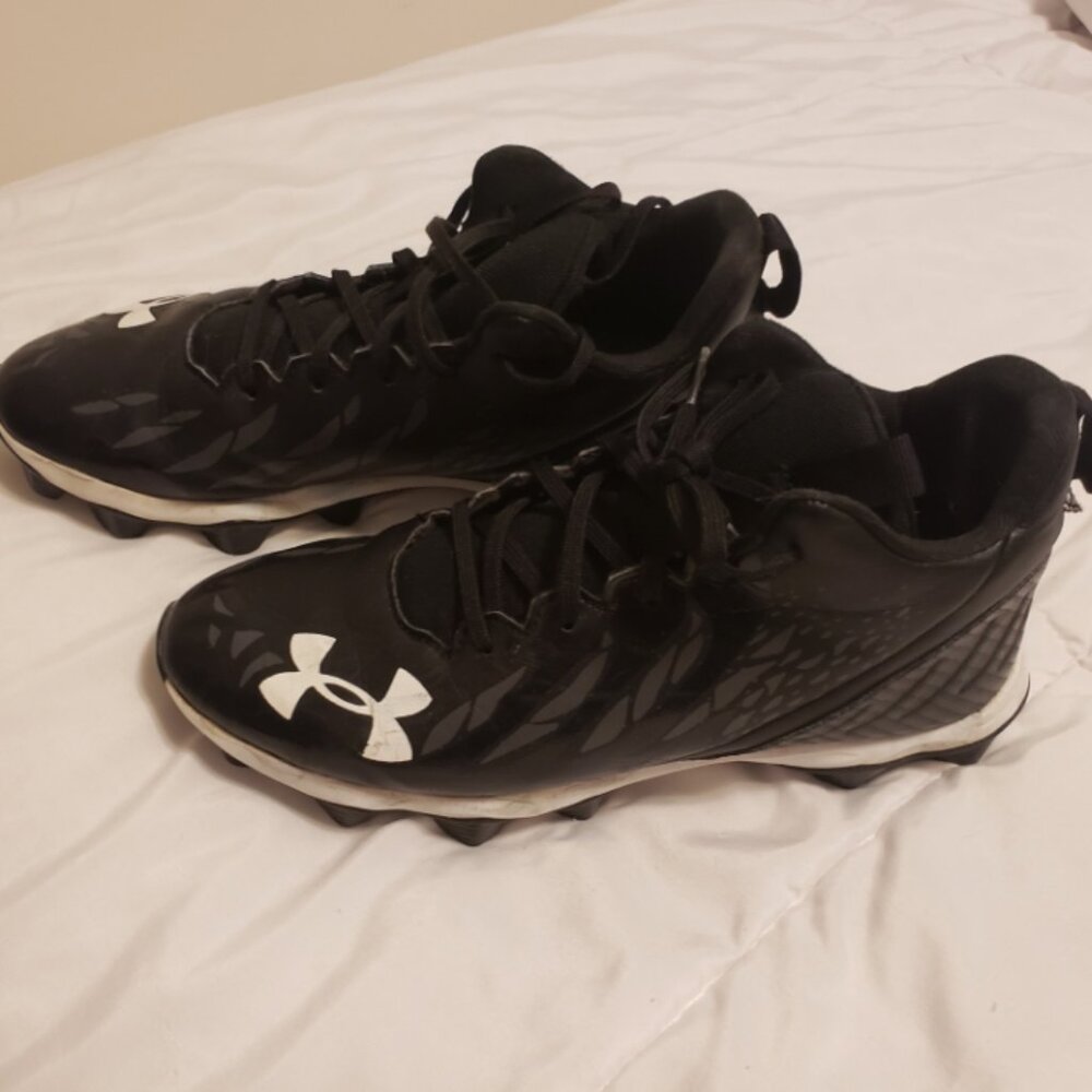 Under Armour Big Kids Size 6.5 High Top Cleats Black White Baseball Football Lax